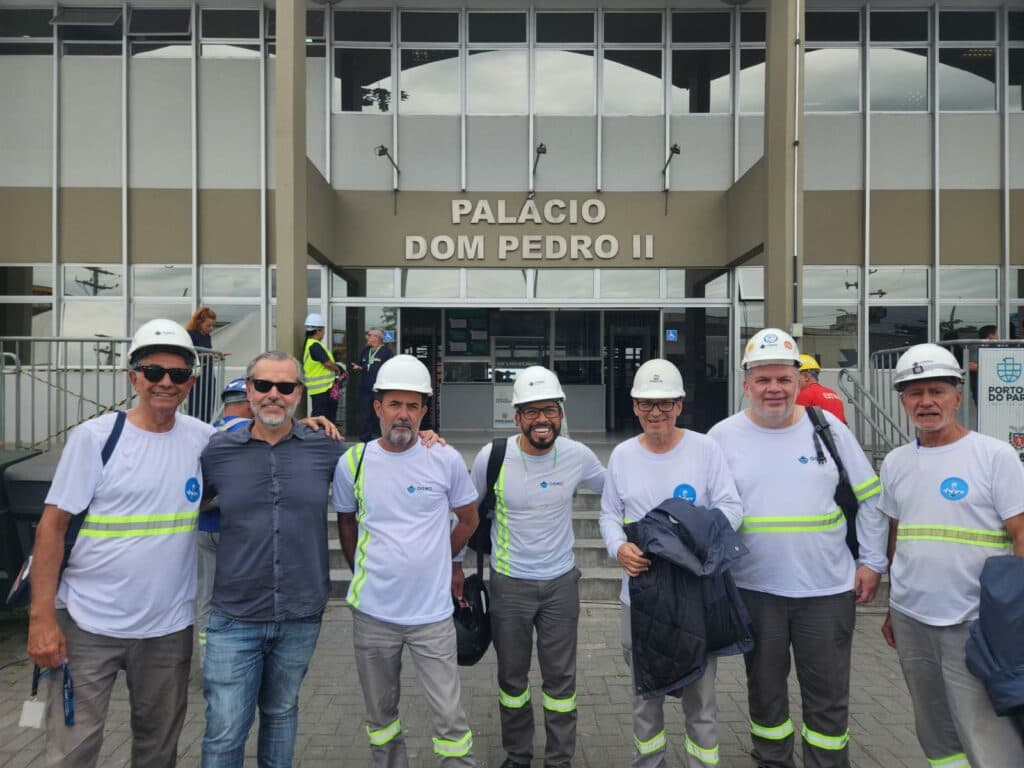 Grupo do CONFEPAR na reestruturação e filiação à CTB